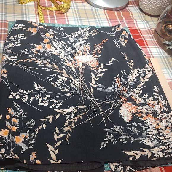 Talbots lined Black and Orange Floral A-Line Skirt - Picture 1 of 4